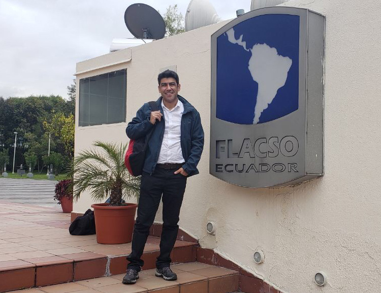 Académico de ciencia política presenta resultados de su proyecto FONDECYT REGULAR en FLACSO-Ecuador.